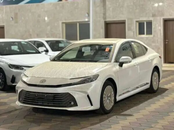 تويوتا كامري LE 2025