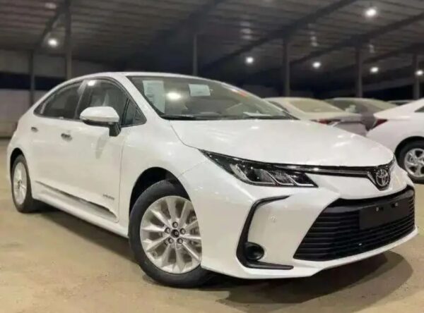 تويوتا كورولا XLi 2.0 2025