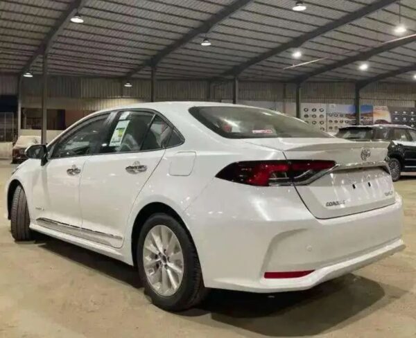 تويوتا كورولا XLi 2.0 2025